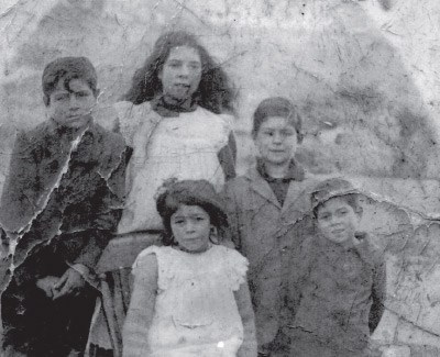 Picture of children together in the 1900s