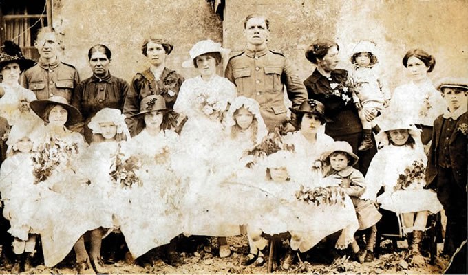 Picture of large family all together in 20th century